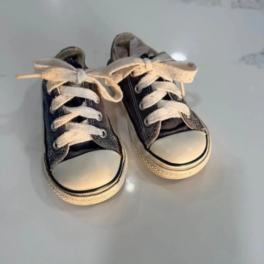 Size 5 Kids Converse All Star Great Condition